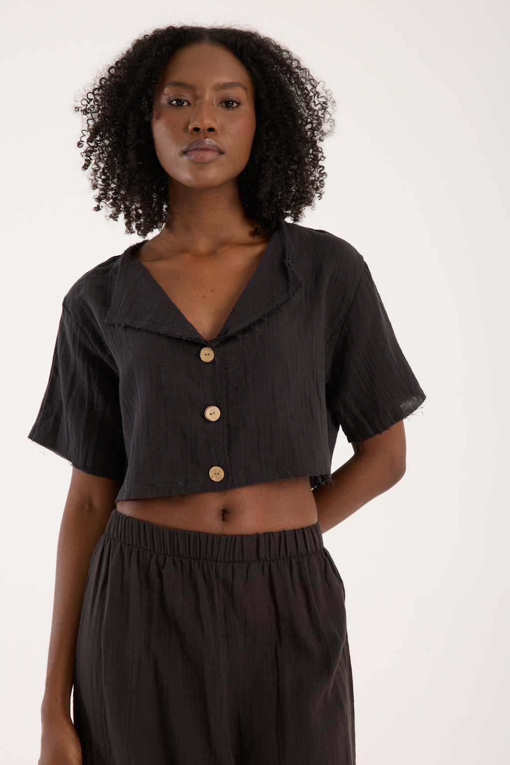 Cotton Muslin Short-Sleeve Crop Shirt - Black